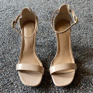 Nude heels size 7. Square toe open. Material girl